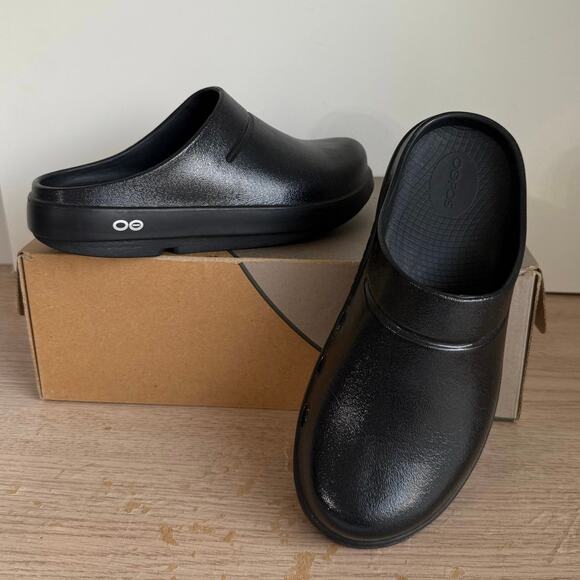 ￼OOFOS OOCLOOG ‘Triple Black’ Clog Comfort Sandal- Men 6- W 8 main image 10
